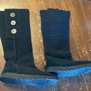 Women’s size 10 black sweater, UGGs